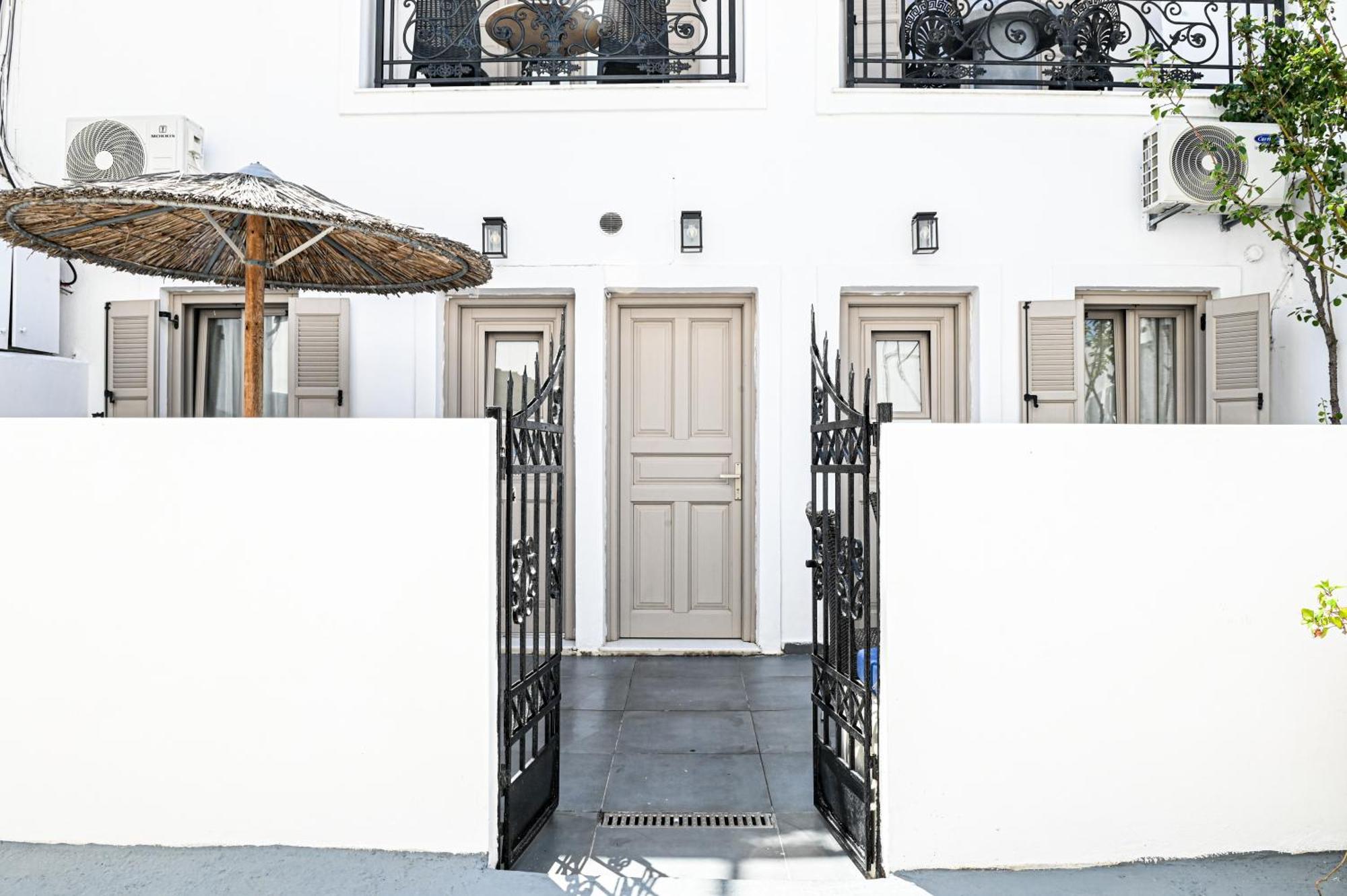 Georgia Pelekanou Studios Fira  Exterior photo